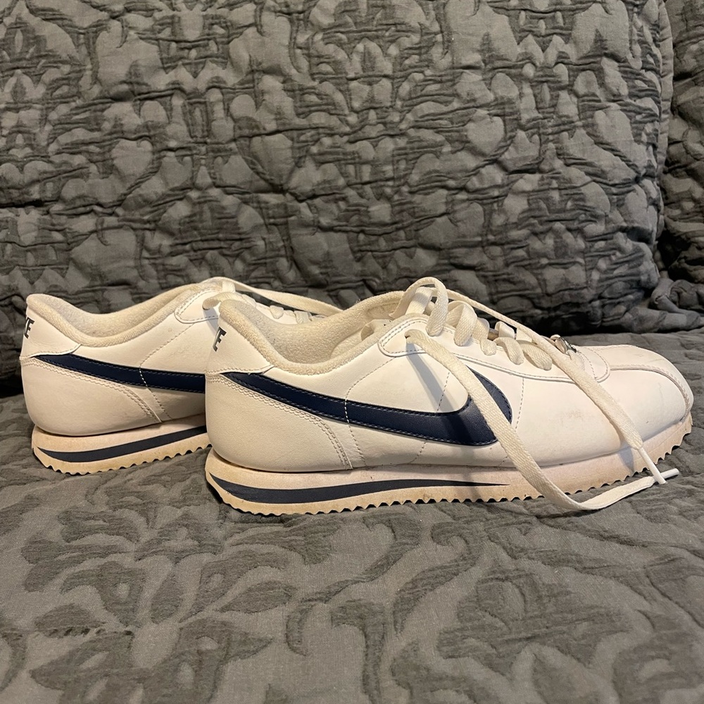 Nike White and Navy Athletic Shoes - Picture 2 of 6
